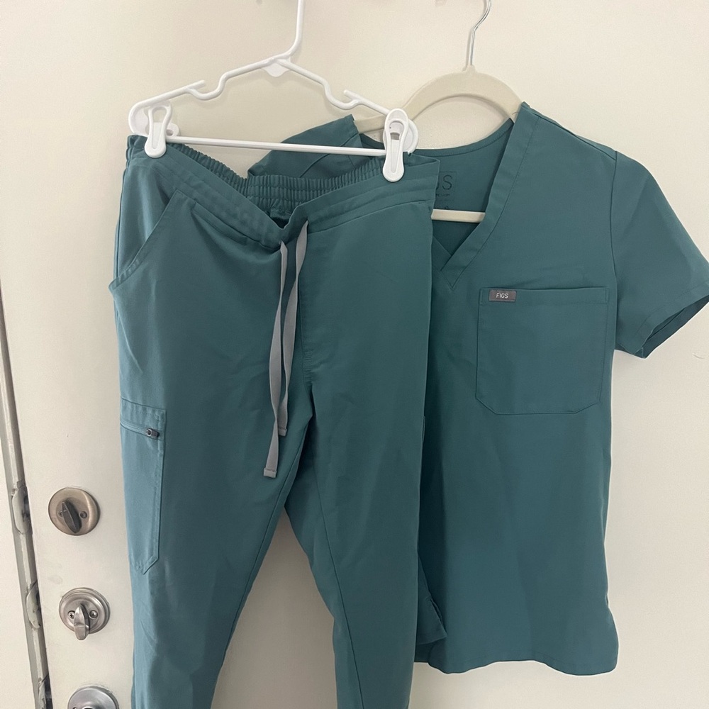 Figs hydrogreen xs scrub set Catarina one pocket top and Yola skinny pant